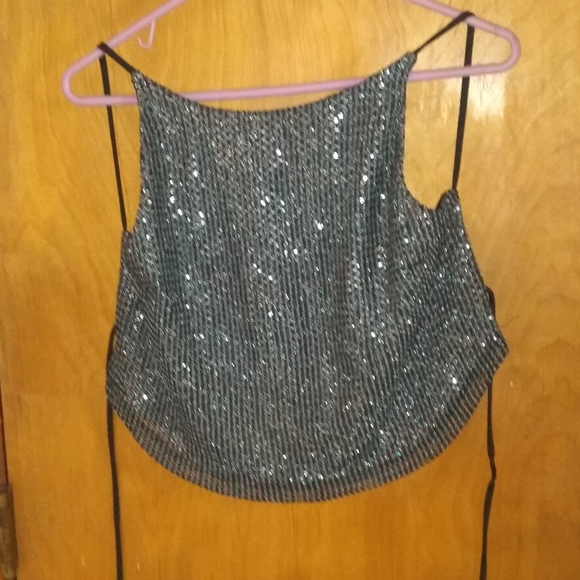 Backless Top - Picture 4 of 4